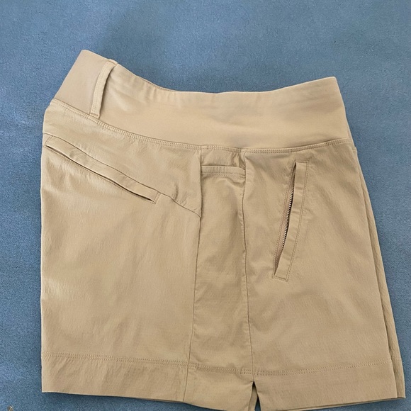 Athleta Trekkie North Short -woman’s Size12 - Picture 3 of 13